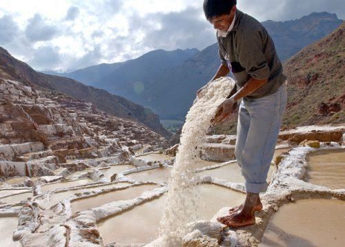 ¿COMO FUNCIONAN LAS SALINERAS DE MARAS?