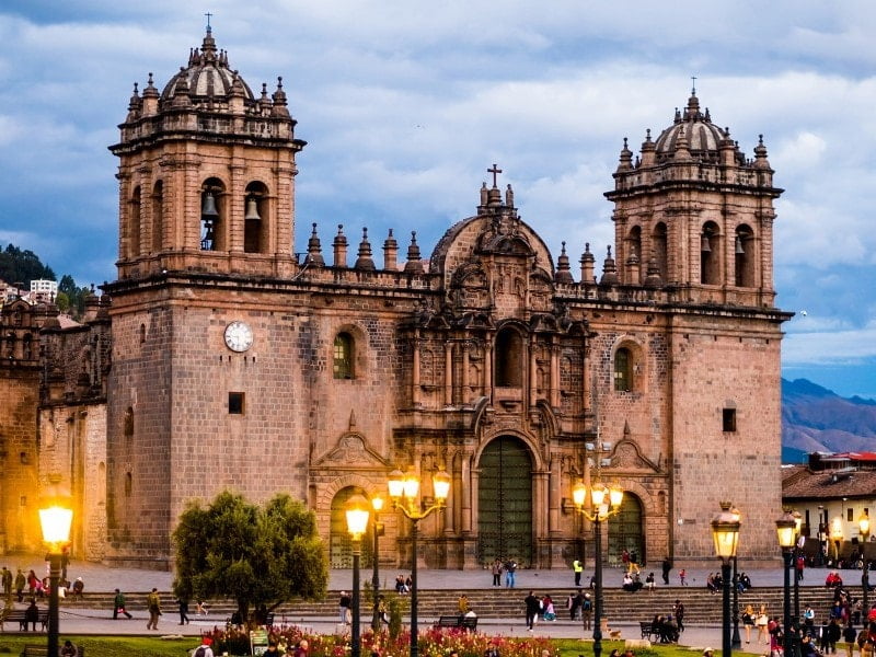 FACHADA DE LA CATEDRAL DE CUSCO